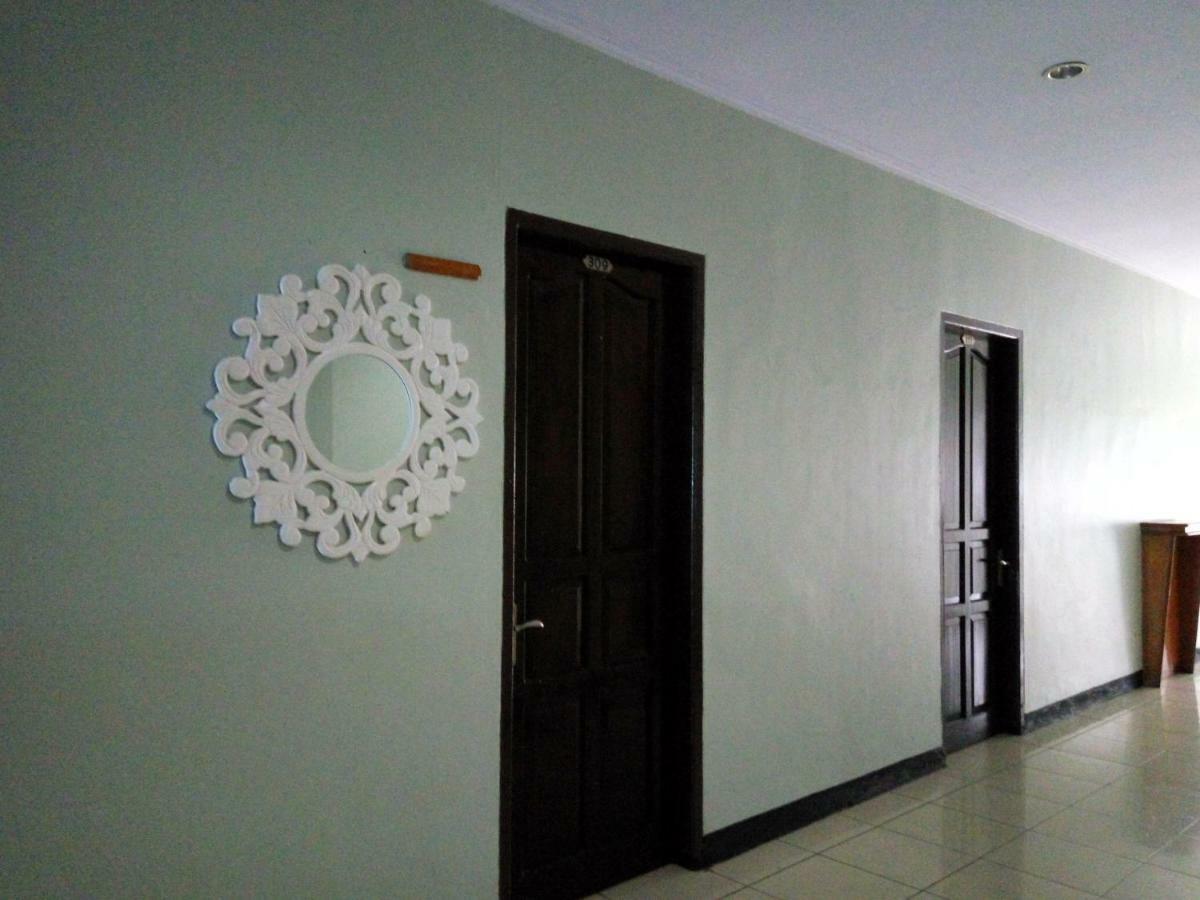 Reddoorz Syariah At Grand Taufiq Tarakan Exterior foto